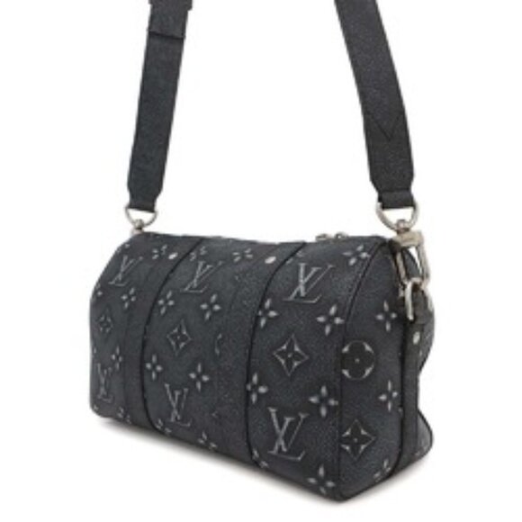 Louis Vuitton Monogram Debossed City Keepall M21448 - COA Included - Picture 3 of 13